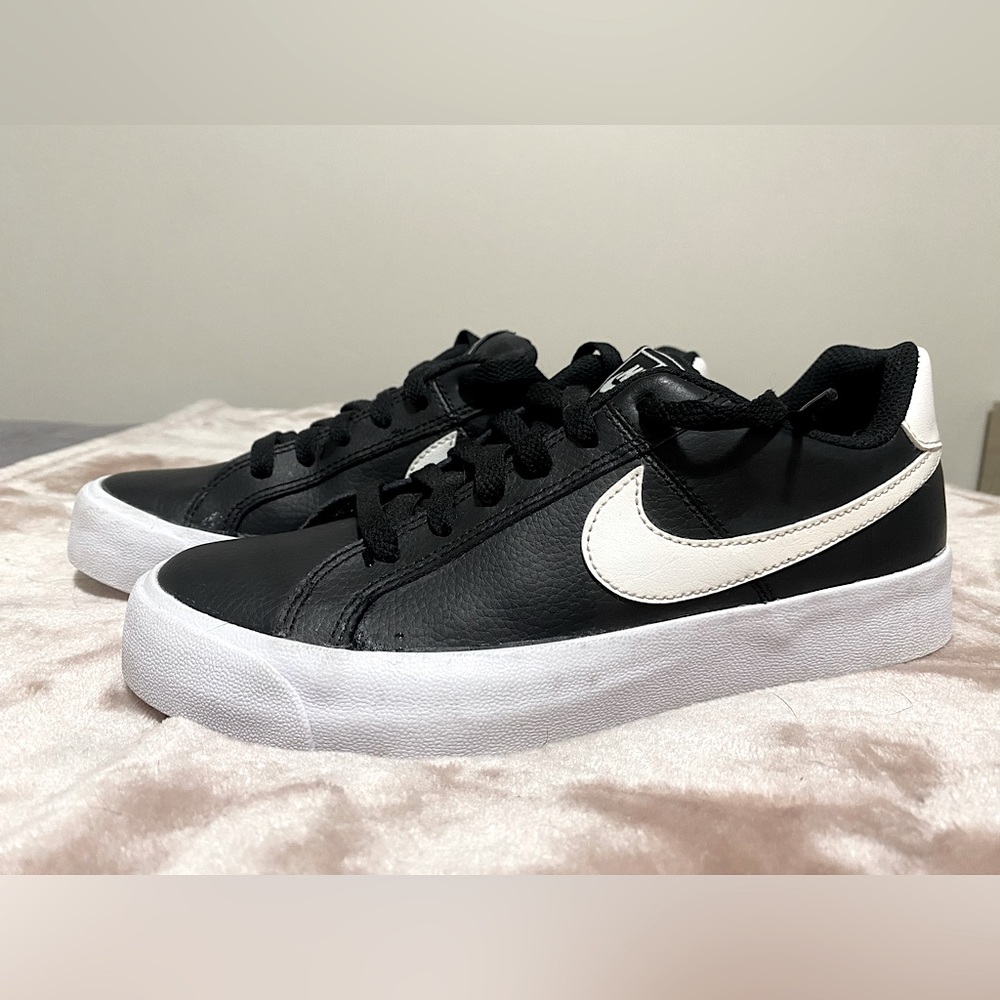 Nike Women’s Court Royale AC Black